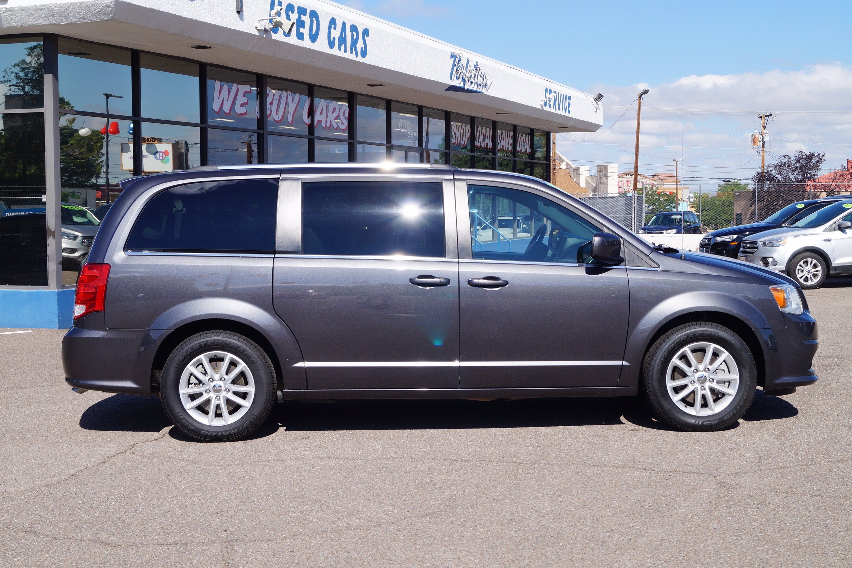 pre-owned-2018-dodge-grand-caravan-sxt-mini-van-passenger-in